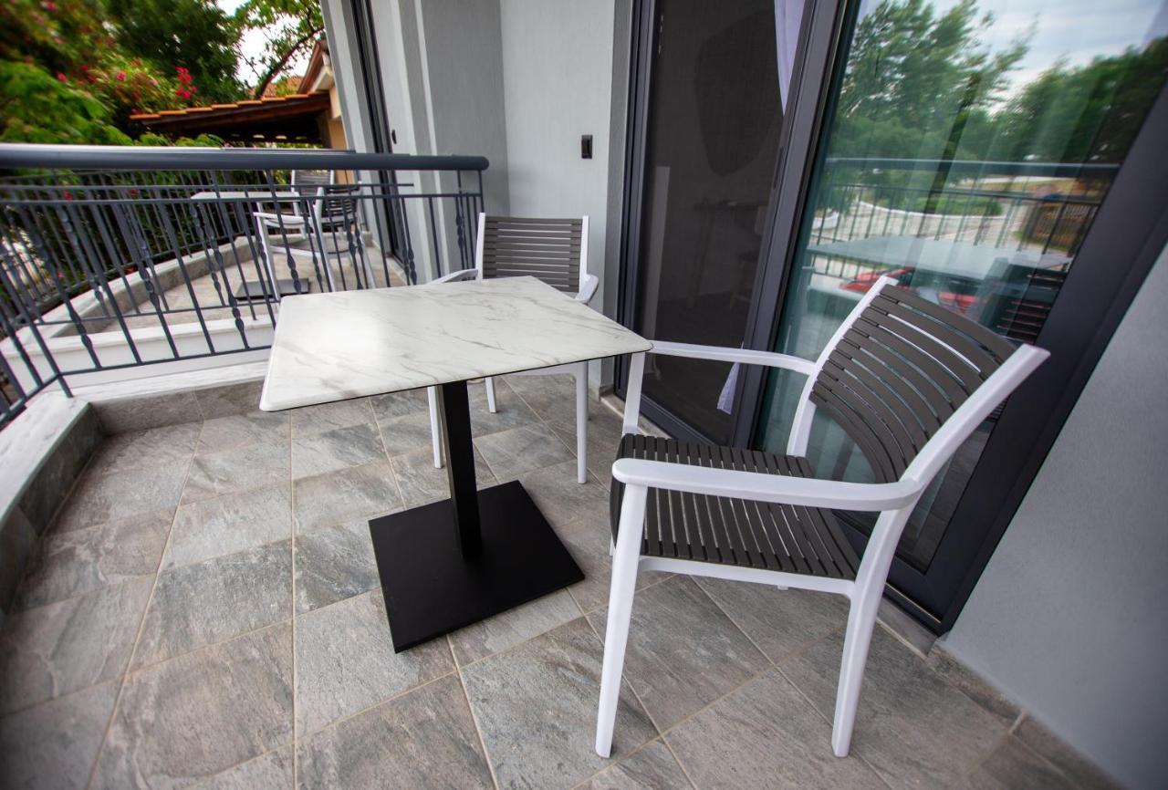 Thea Comfy Living Aparthotel Nea Vrasna Exterior photo